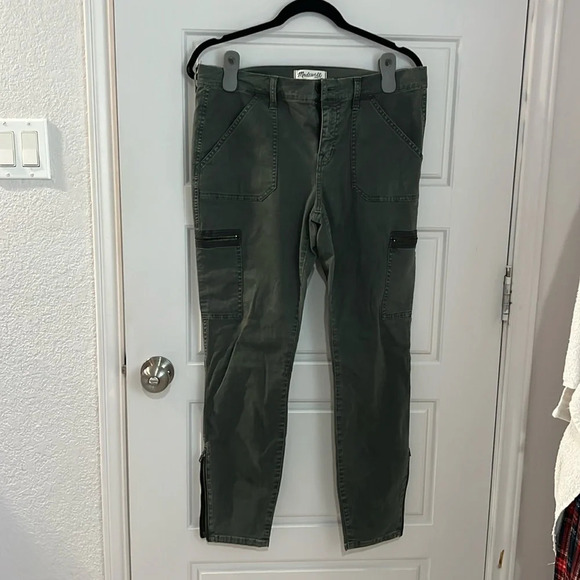 Pants - Madewell Army Green Skinny Ankle Zip Cargo pants. Size 30.​